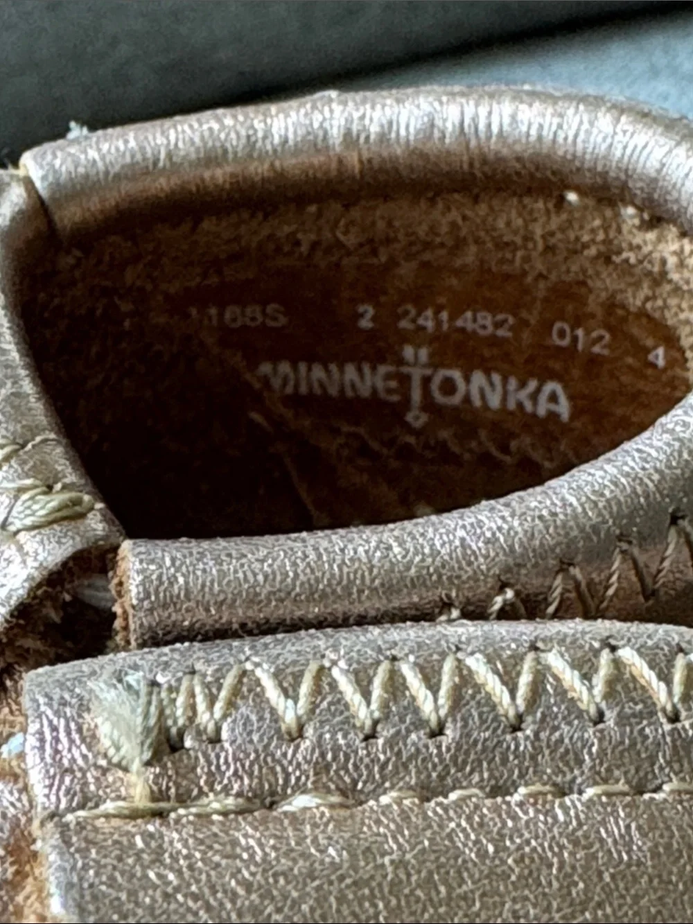 Minnetonka infant Metallic Rose Gold Fringe Moccasin Slip-On shoes size 2